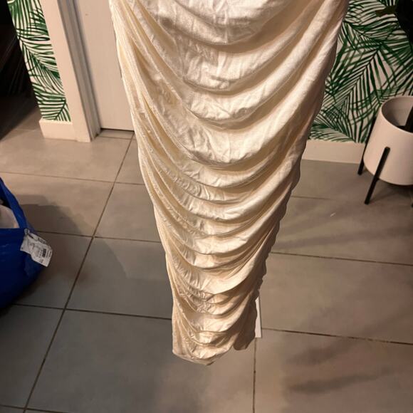 NEW Lovers and Friends Ivory Satin Ruched Spaghetti Straps Midi Dress Size XS - Picture 5 of 11